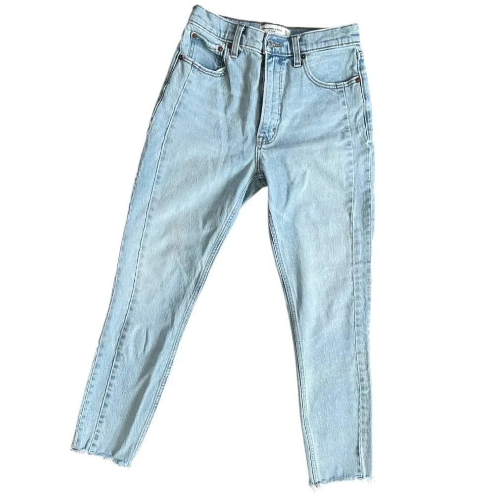 Abercrombie & Fitch The Skinny High Rise Jeans size 4 Light Wash Casual Denim